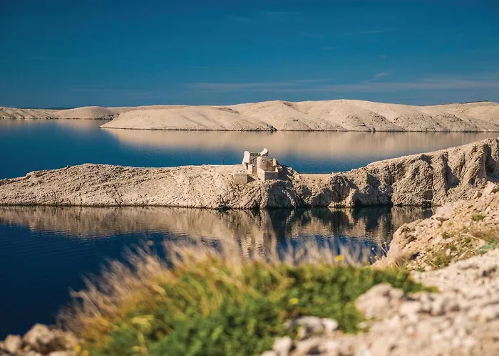 Apartment 3 Bedroom In *