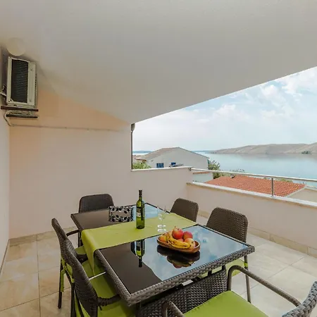 3 Bedroom In Appartement Miškovići