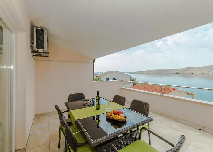 3 Bedroom In アパート Miškovići