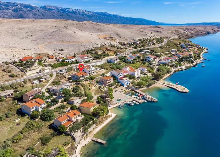 Apartment 3 Bedroom In *