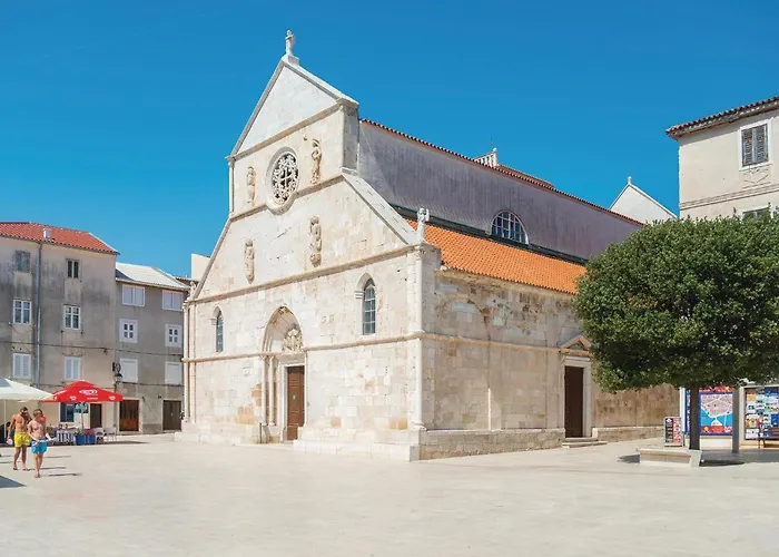 3 Bedroom In Apartment Miskovici