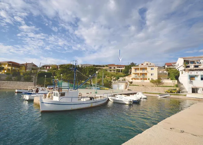 Apartment 3 Bedroom In Miskovici